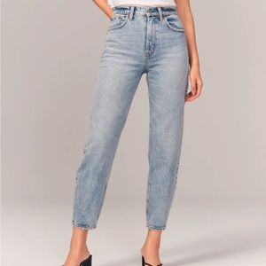 Abercrombie 80s ultra high rise mom jeans sz. 28/6s light wash